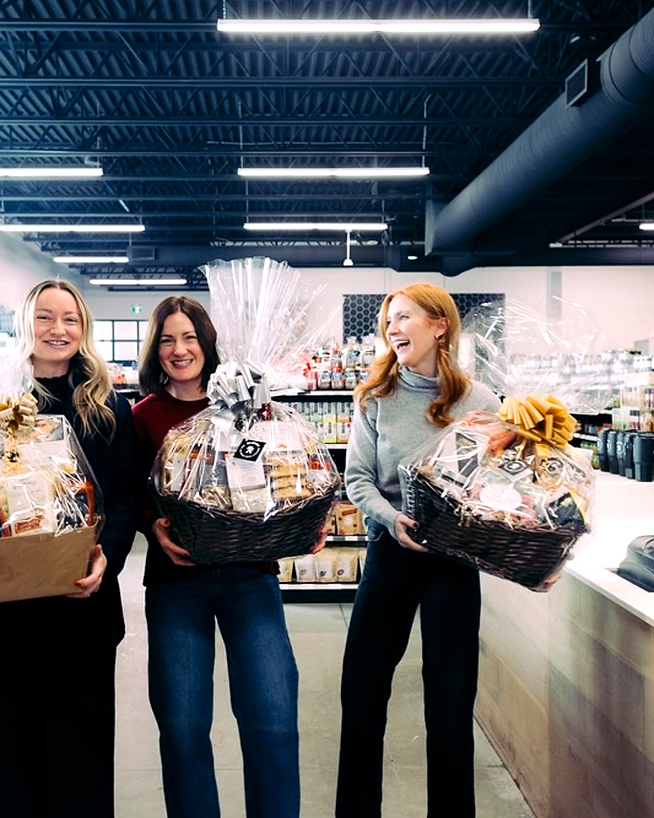De Luca's gift baskets in Winnipeg